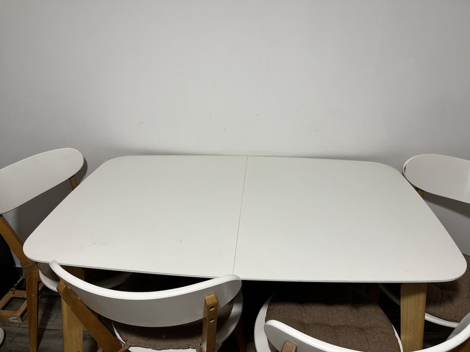 Masa extensibila de bucatarie cu 4 scaune