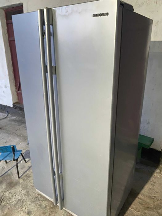 Холодильник Samsung.