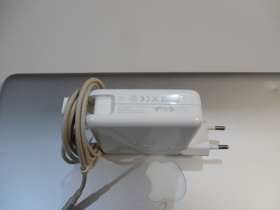 Vand laptop MacBook Pro 15" I5 8GB 1TB hardisk