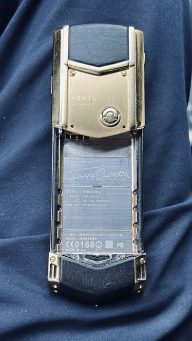 Телефон Vertu Signature
