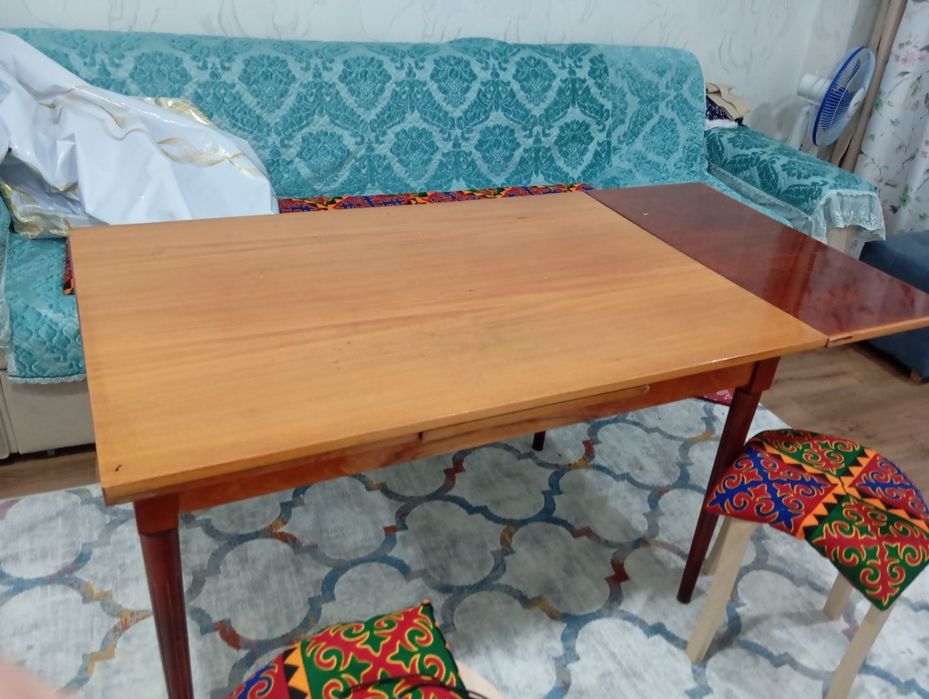 Продам стол за 1000 тенге