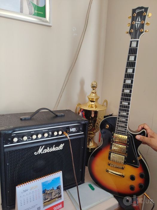 Gibson firmadan elektr gitara va marshalldan gitara uchun kalonka