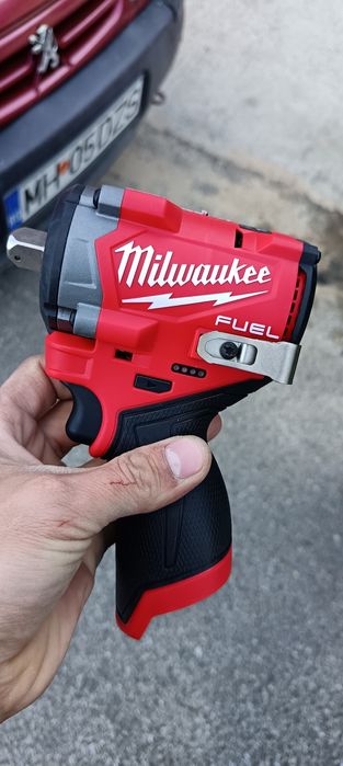 Impact milwaukee 2025 cu baterie de 6 ah