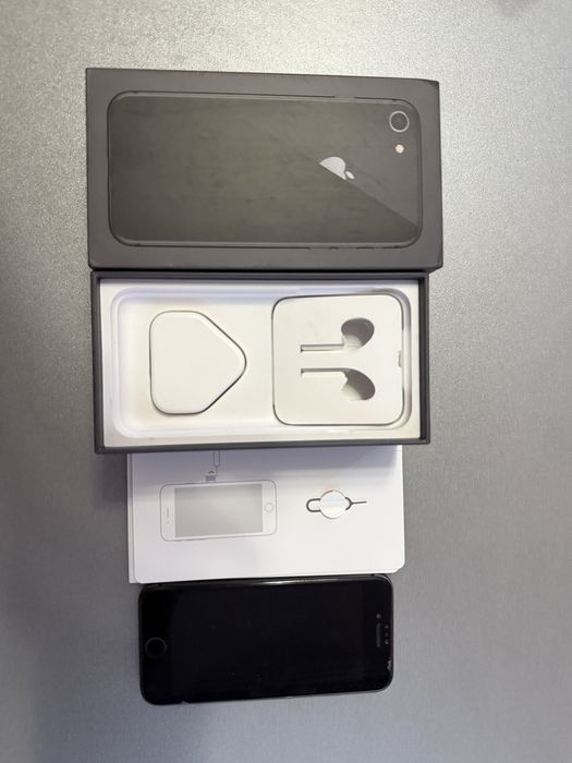 iPhone 8, 64 GB Space Gray