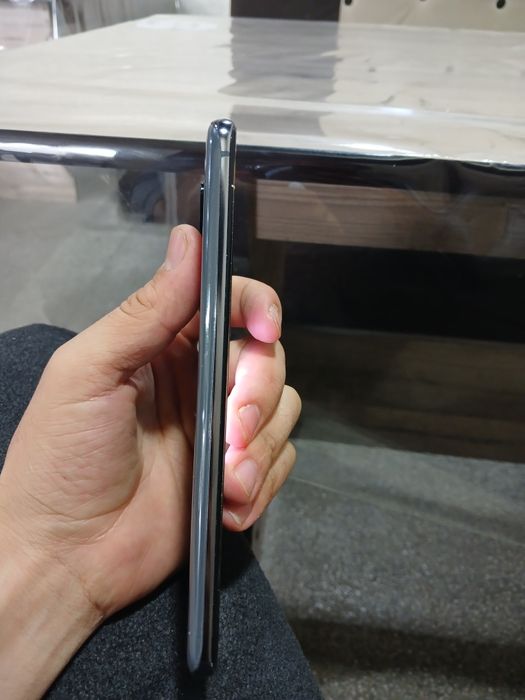 Samsung S 20 ultra 256 gb sotiladi