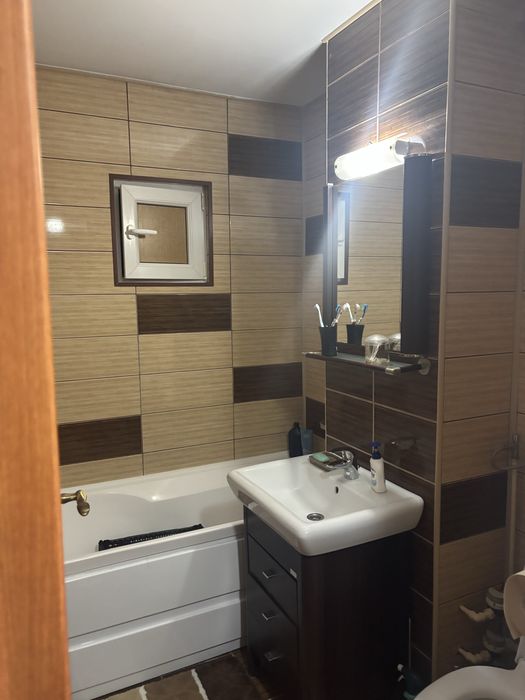 Inchiriez apartament 3 camere 9Mai