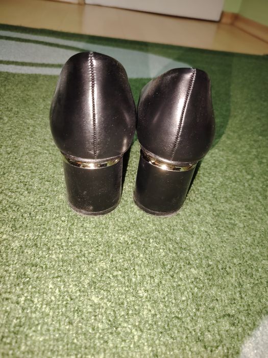 Класически черни обувки