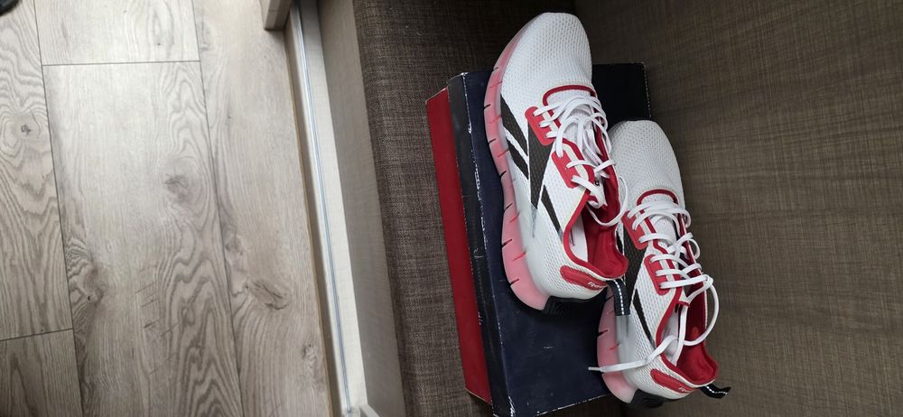 Маратонки REEBOK