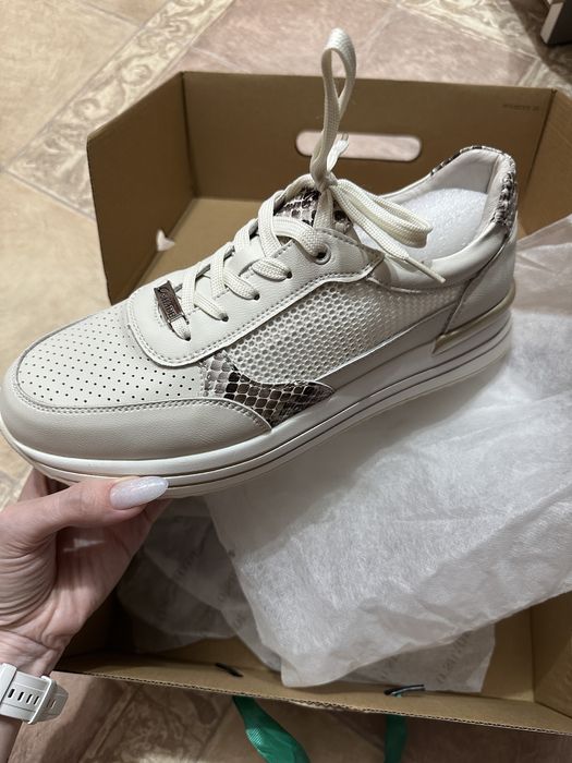 Кроссовки женские кожаные