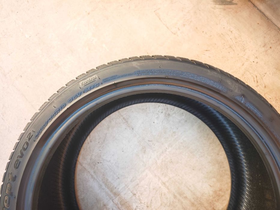 Anvelope 255/35/19 iarna M+S HANKOOK Winter Icept Evo 2