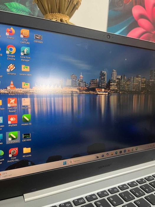 лаптоп Samsung KM5L9001