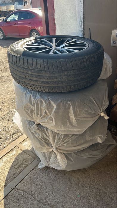 Продам комплект дисков на 235/60 R18