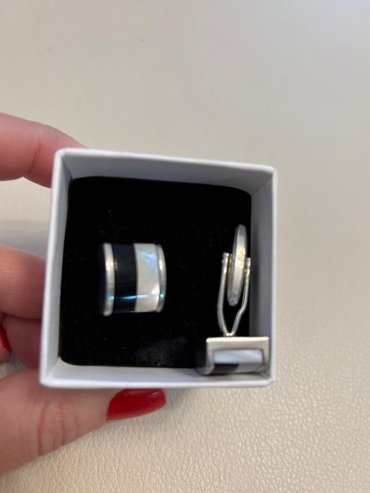 Butoni barbatesti argintii - model deosebit