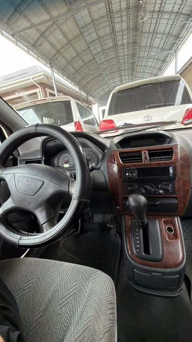 Mitsubishi space wagon