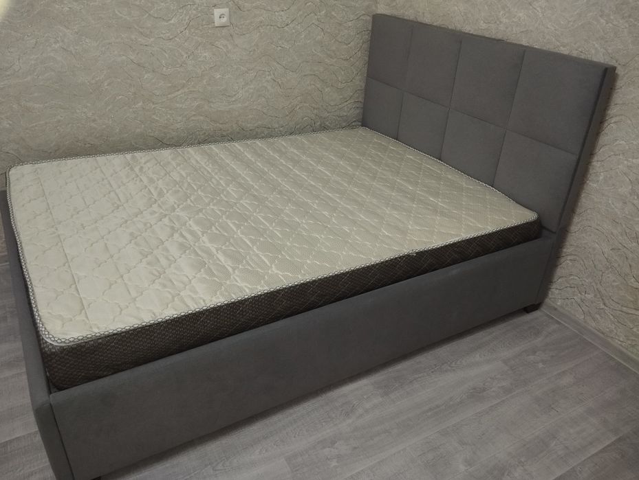 Продам кровать с матрасом