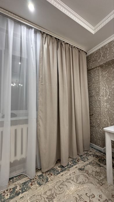 Продам партьеры бежевые новые 5 метров шторы