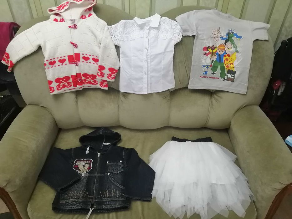 Детские платья и джинсы,  кофты