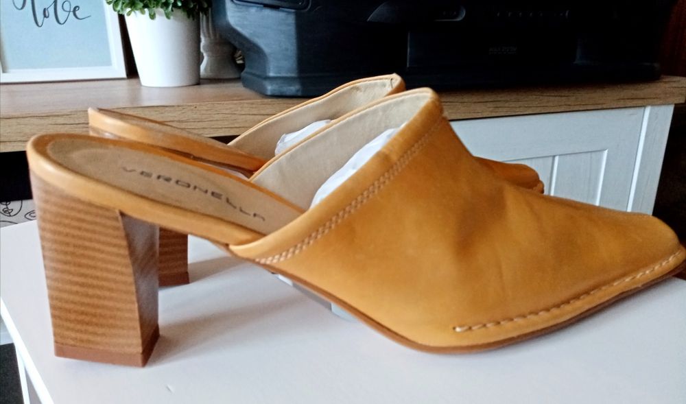 Чисто нови кожени чехли VERONELLA 38 номер