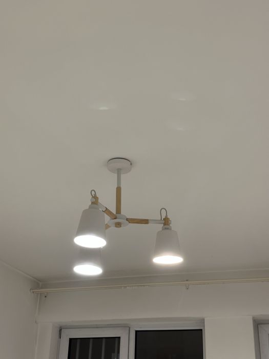 Люстра белая на 3 лампочки