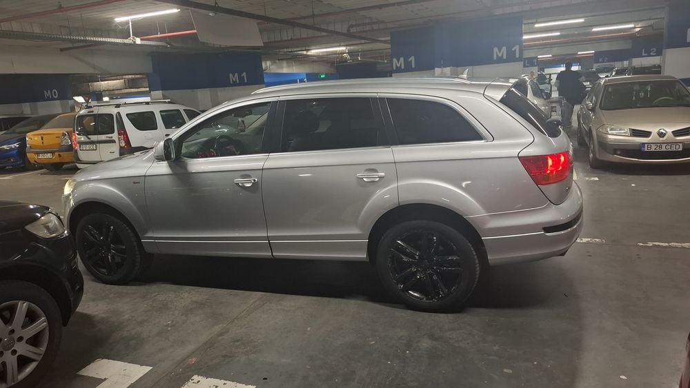 Vând Audi Q7 2008