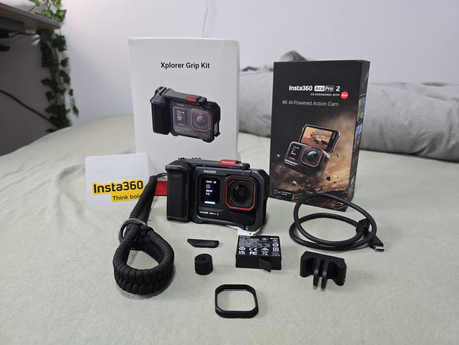 Insta 360 AcePro 2, garanție, 2 baterii,  Xplorer grip kit, perfectă.