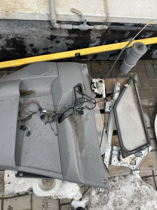 Продам дверь спринтера (35к)906 кузов