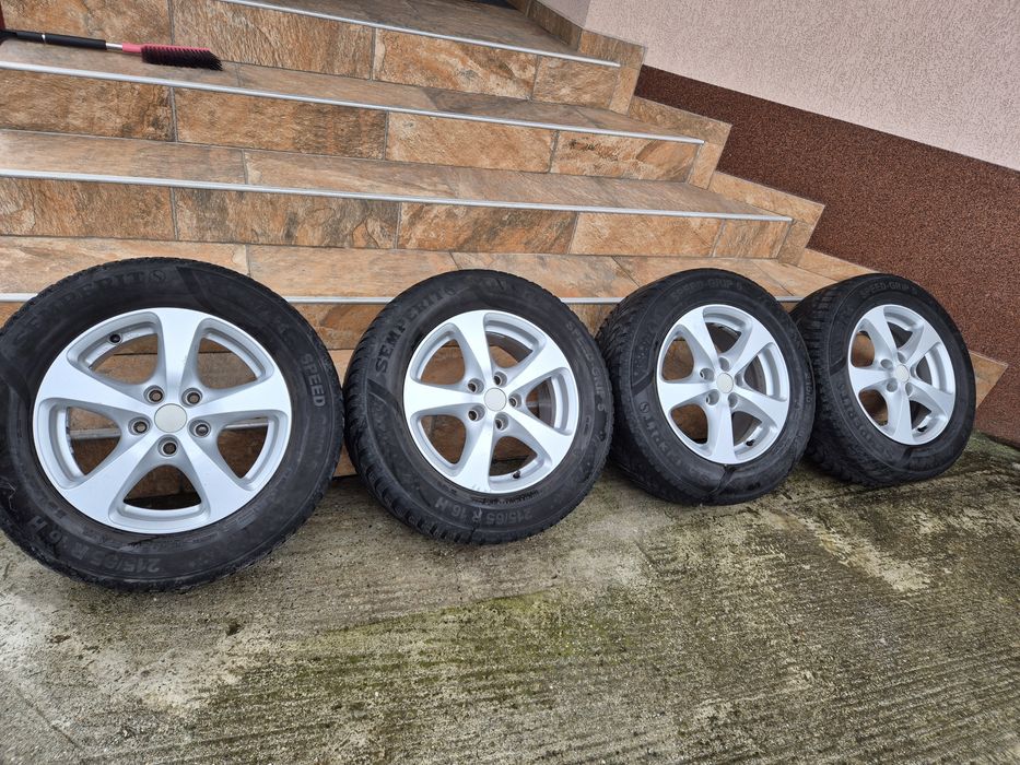 Jante Borbet R16 5x114,3 Dacia Duster cu anvelope iarna 215/65R16
