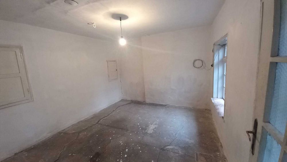 Продава се Къща в с. Топчии, Област Разград - 100 кв.м за 100 €/кв.м - Снимка #2