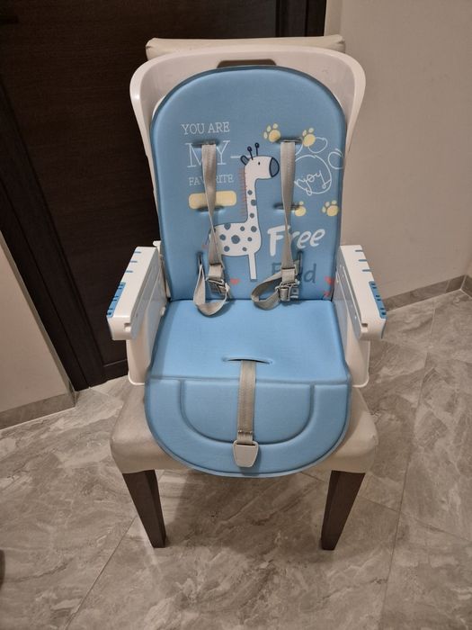 Стол за хранене с много позиции и сваляща седалка