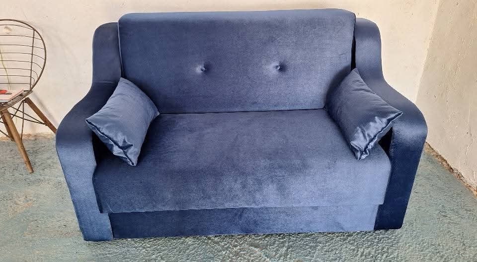 Canapea extensibila cu lada de depozitare