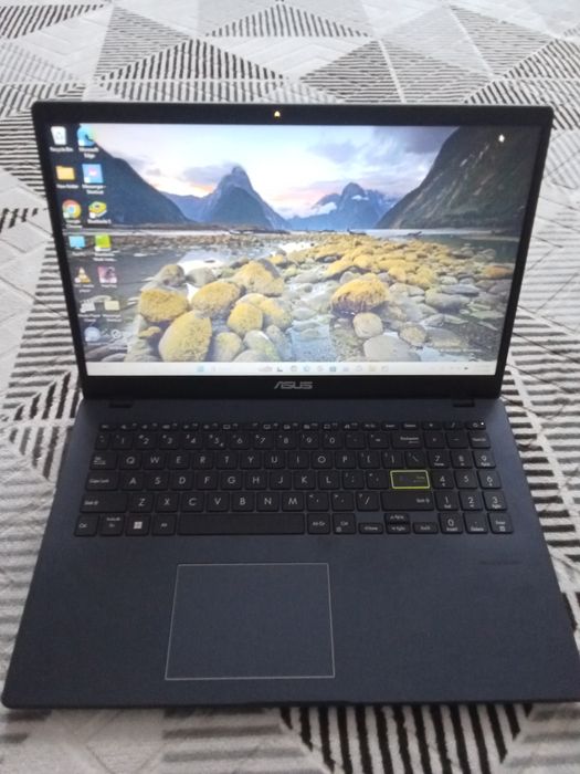 Leptop ASUS  E 510