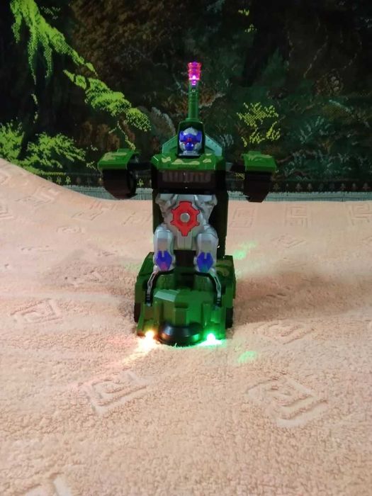 игрушка, Танк-трансформер,всё работает,сост отличное