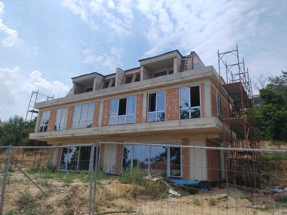 Къща с три спални 176 м² в Манастирски Рид