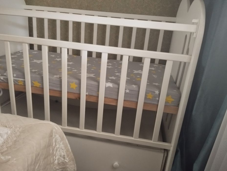 Детский кровать.