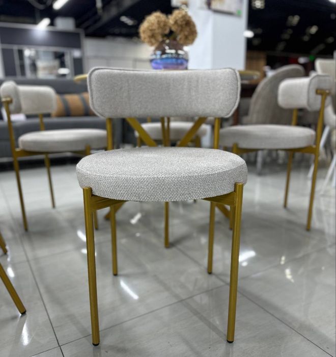 Обеденный стол и стулья по акции