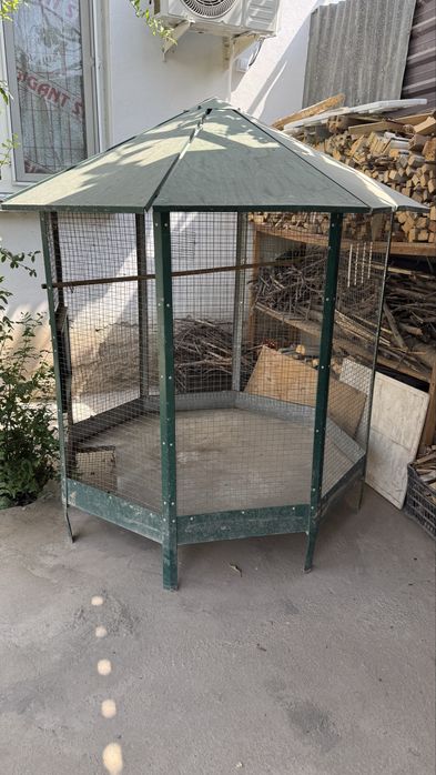 Для птицы клетка продается