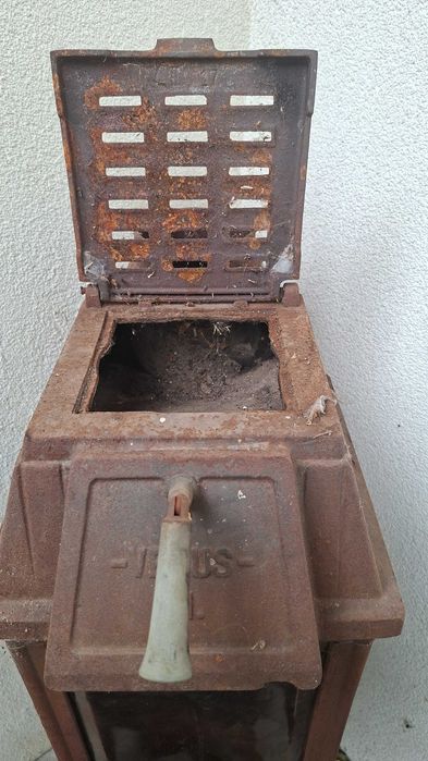 Soba  din fonta pentru incalzit si gatit