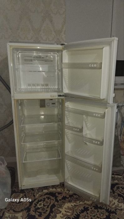 LG рабочий холодильник сатылады