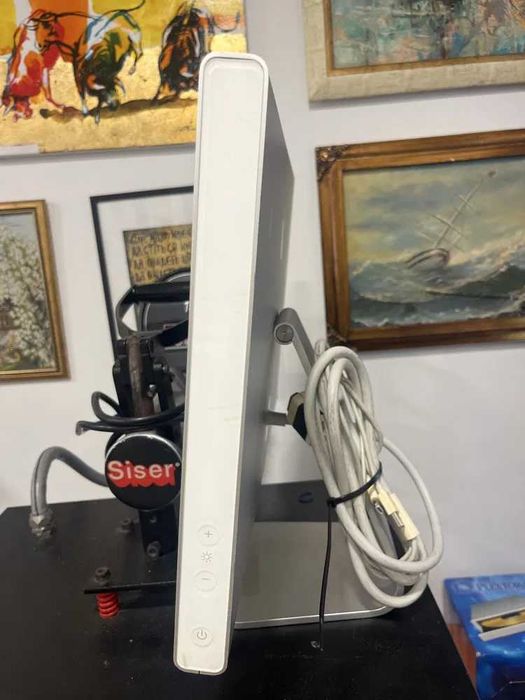 Монитор Apple Cinema Display