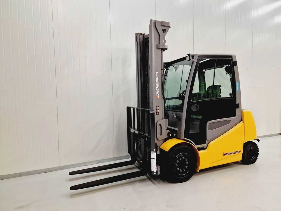 Electrostivuitor Stivuitor 4 tone Jungheinrich EFG 540ks  an 2019