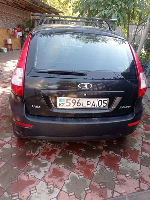 Продам машину Lada Kalina 2014
