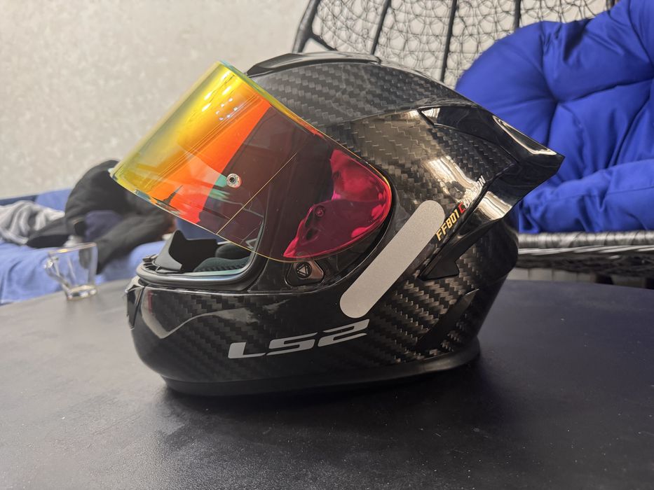 Продается карбоновый шлем LS2 FFB01 carbon  M