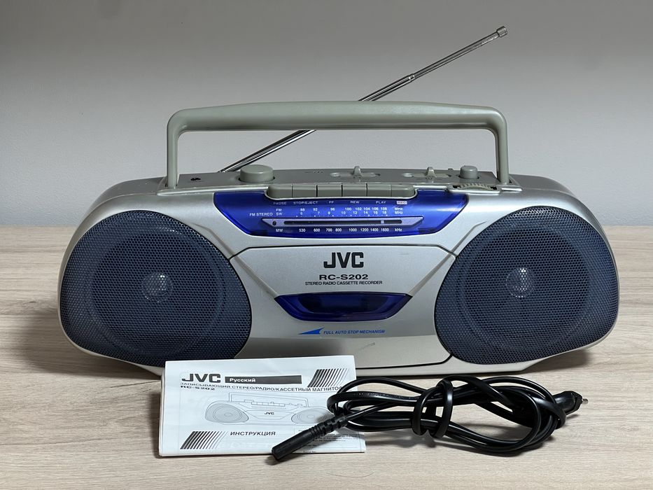 Кассетный магнитофон JVC RC-S202.