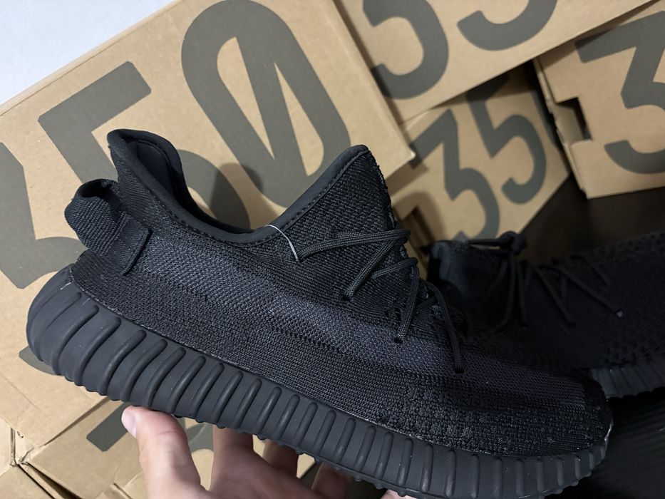 Adidas Yeezy Onyx black