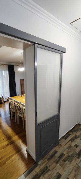 Uși glisante cu sistem soft close