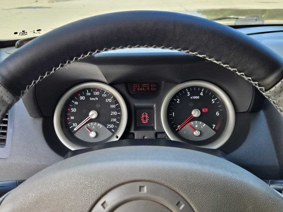 Renault Megane 2 Sedan 1.6 Benzină 2005 – foarte întreținută
