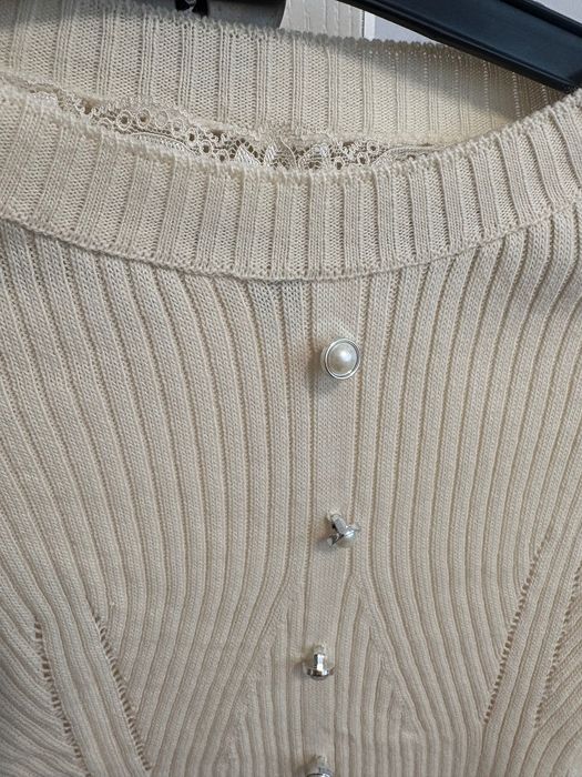 Дамска блуза с перли и дантела