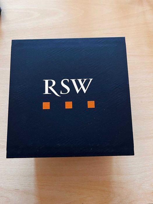 Нов швейцарски кварцов часовник - гривна RSW с диаманти 0,07 карата