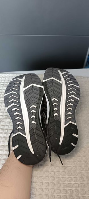Saucony Omni 19 дамски маратонки размер 39 в черно и бяло