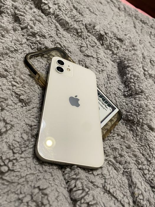 Продам Iphone 12